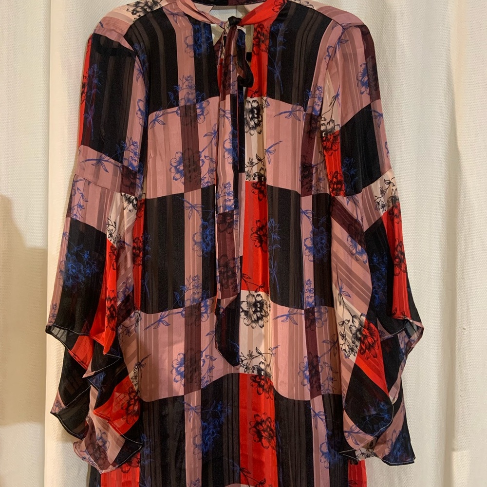 BCBG flowy top/ short dress with v neck and ties